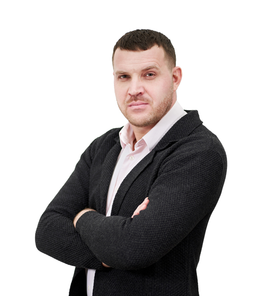 Portrait of an elegant young businessman standing with arms crossed